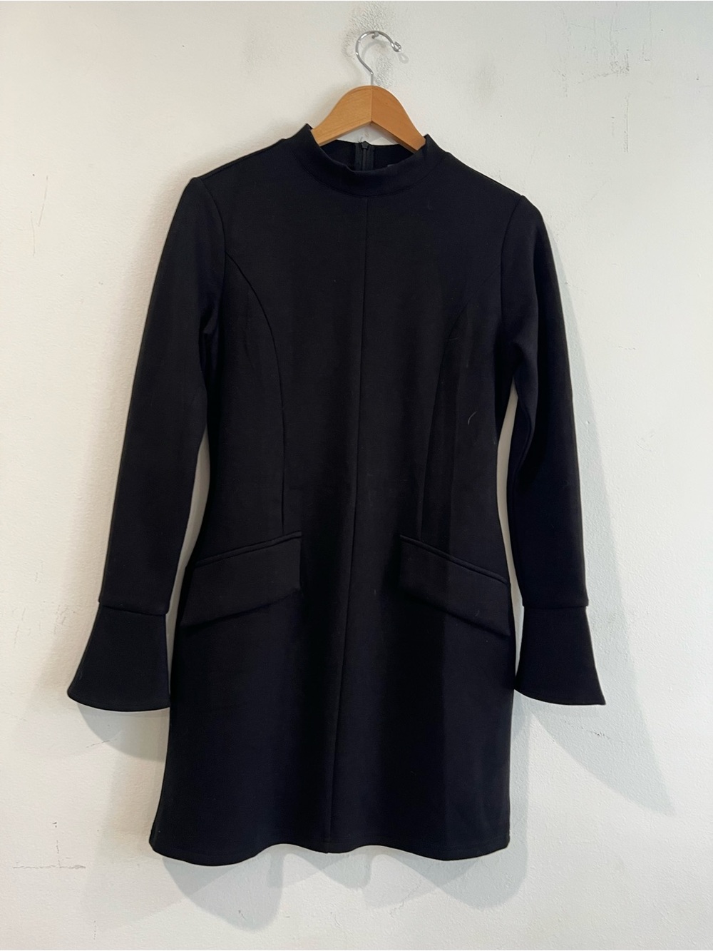 Ofeefan Classic Black Long-Sleeve Shift Dress M
